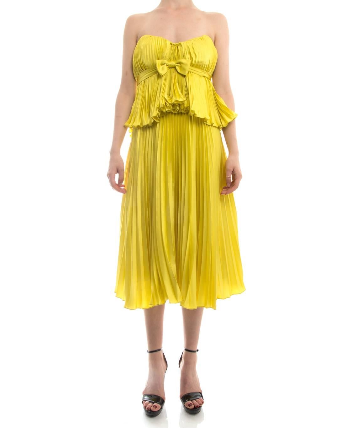 Badgley Mischka Couture Chartreuse Yellow Strapless Pleated Dress. Corset-like inset throughout bust with boning and separate zipper. Centre back invisible zipper. Marked size USA 4. To fit 33” maximum bust, 27” waist, semi-full hip recommended for