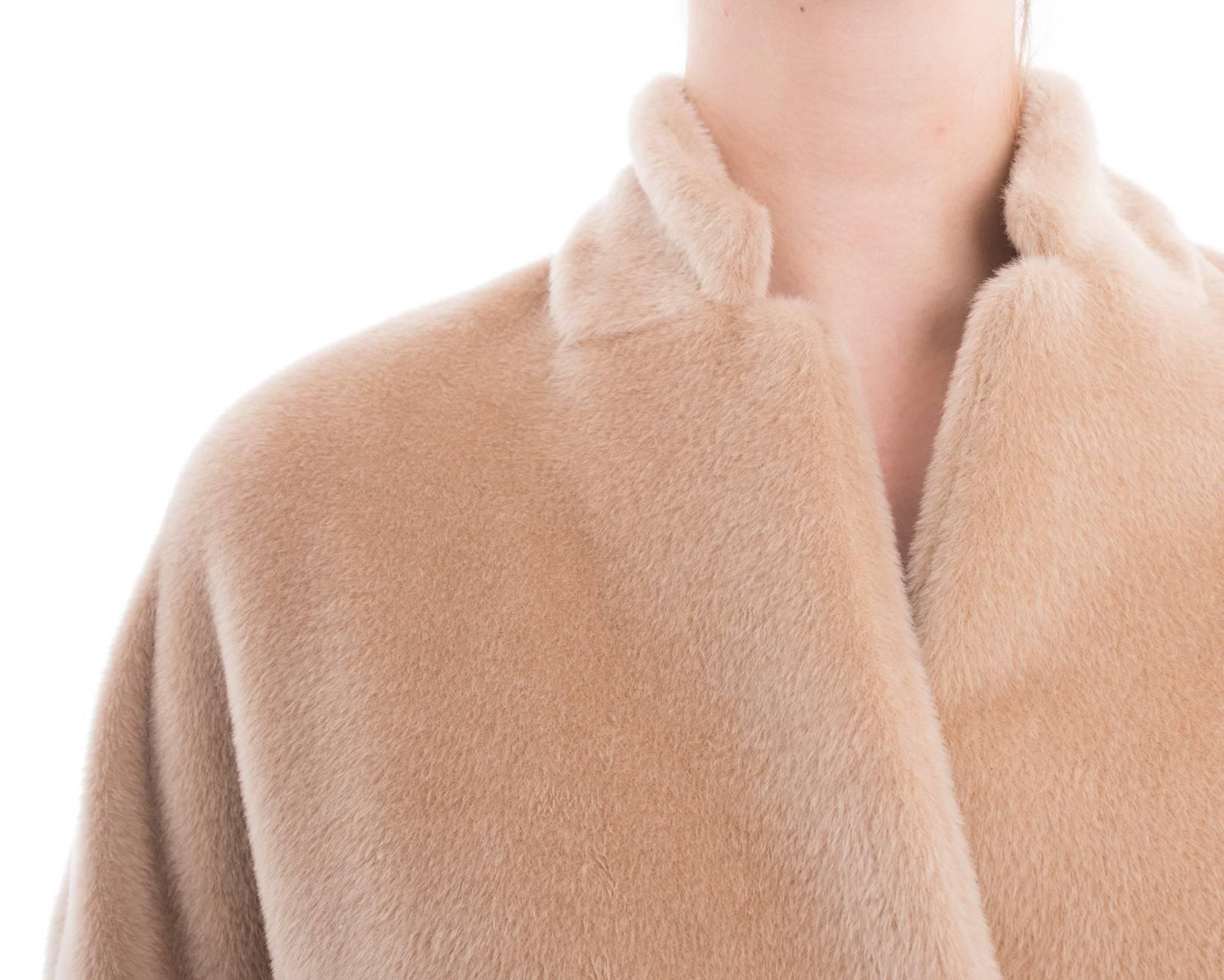 Brunello Cucinelli Nude Alpaca Wool Oversized Coat - M In Excellent Condition In Toronto, ON