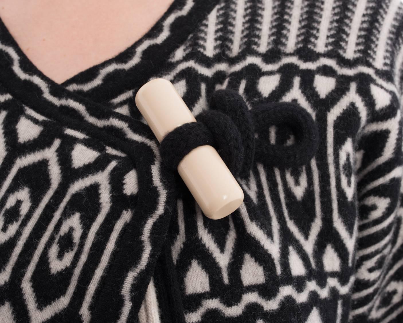 Chloe Pre-Fall 2015 Black Navy White Wool Toggle Sweater - 6 1