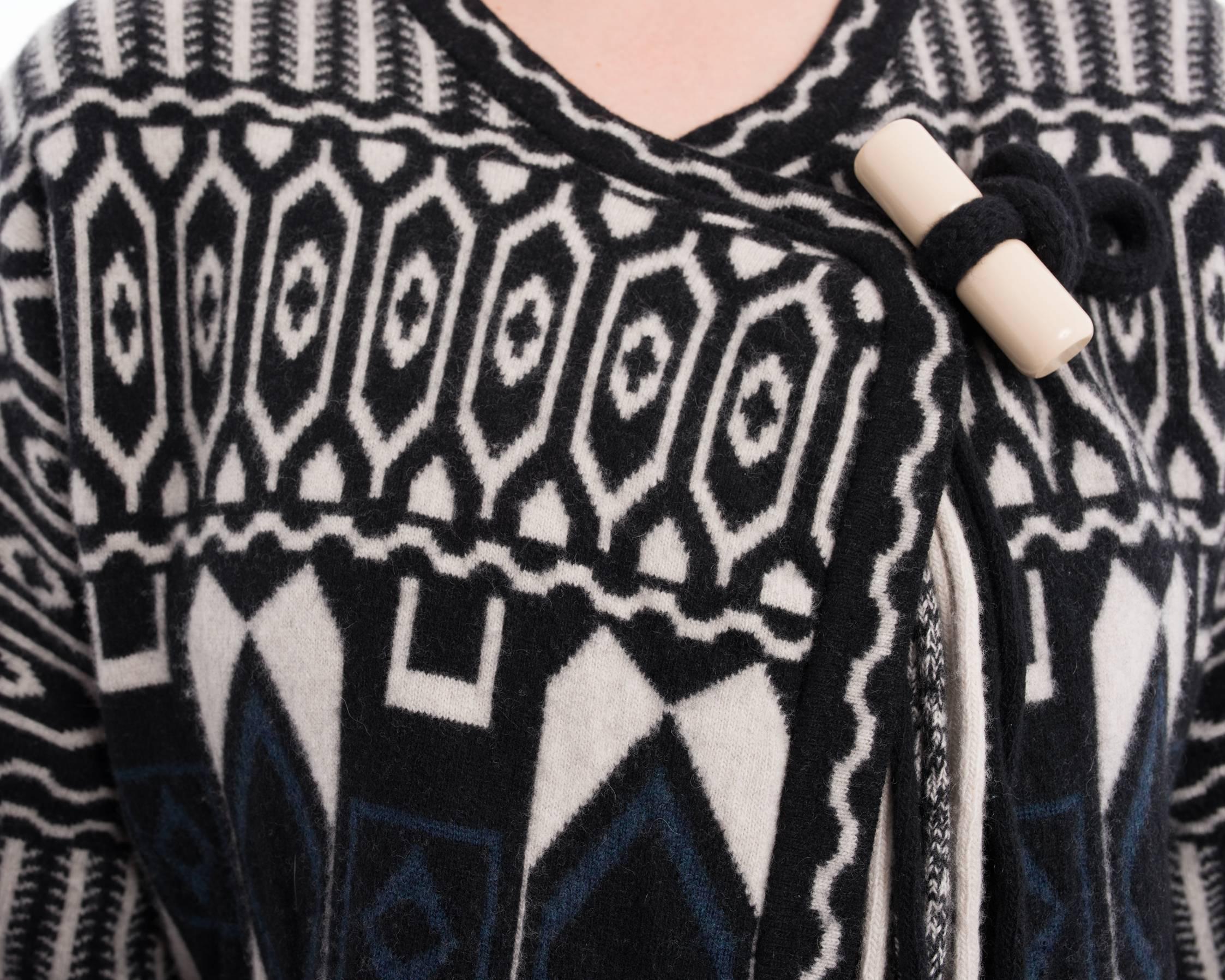 Chloe Pre-Fall 2015 Black Navy White Wool Toggle Sweater - 6 3