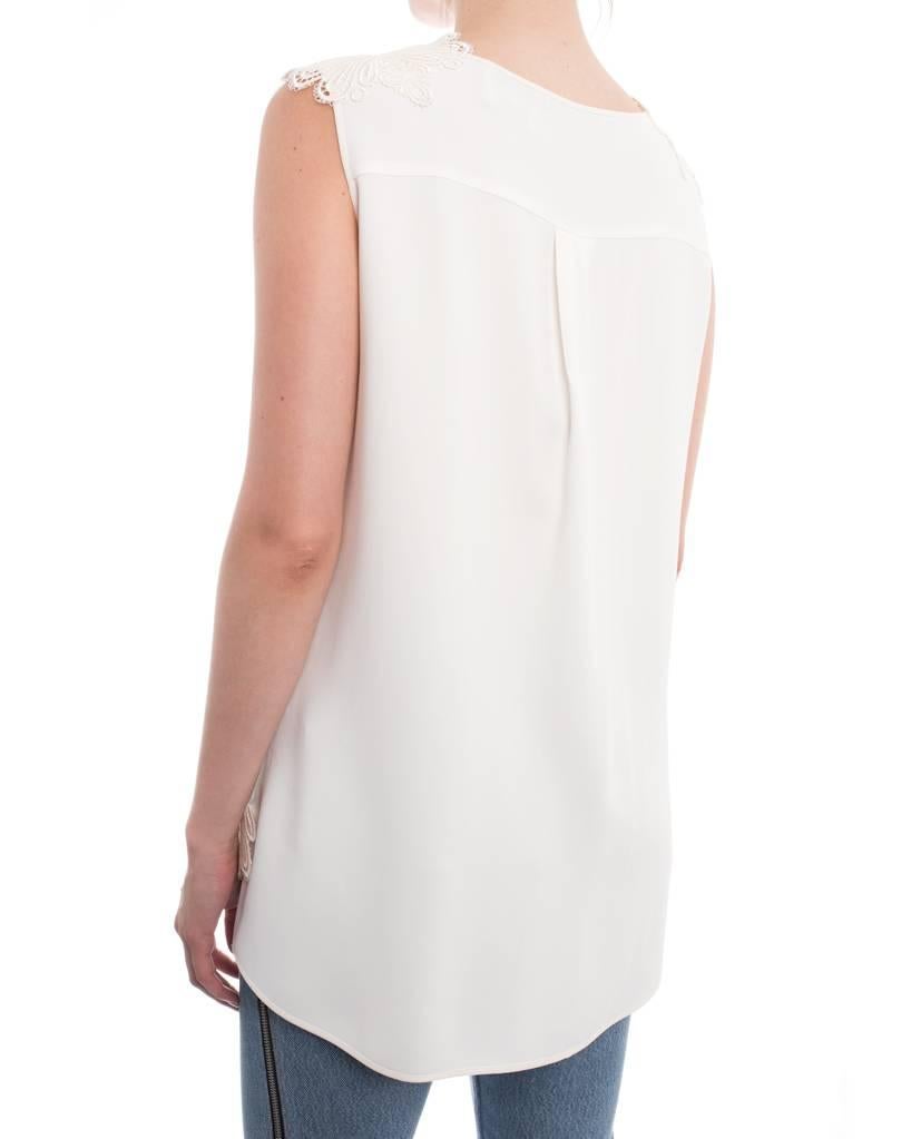 Alberta Ferretti White Sleeveless Blouse with Guipure Lace Applique  In Excellent Condition In Toronto, ON