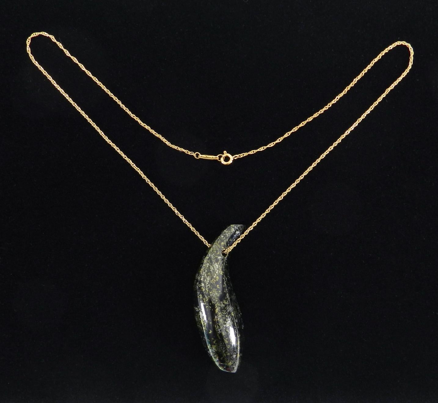 Tiffany and Co. x Frank Gehry 18k Gold and Jade Fish Pendant Necklace.  Heavy polished jade abstract fish pendant on a 17.5” long 18k gold chain necklace.  Pendant measures about 2-⅜” x 0.75”. Excellent pre-owned condition.
