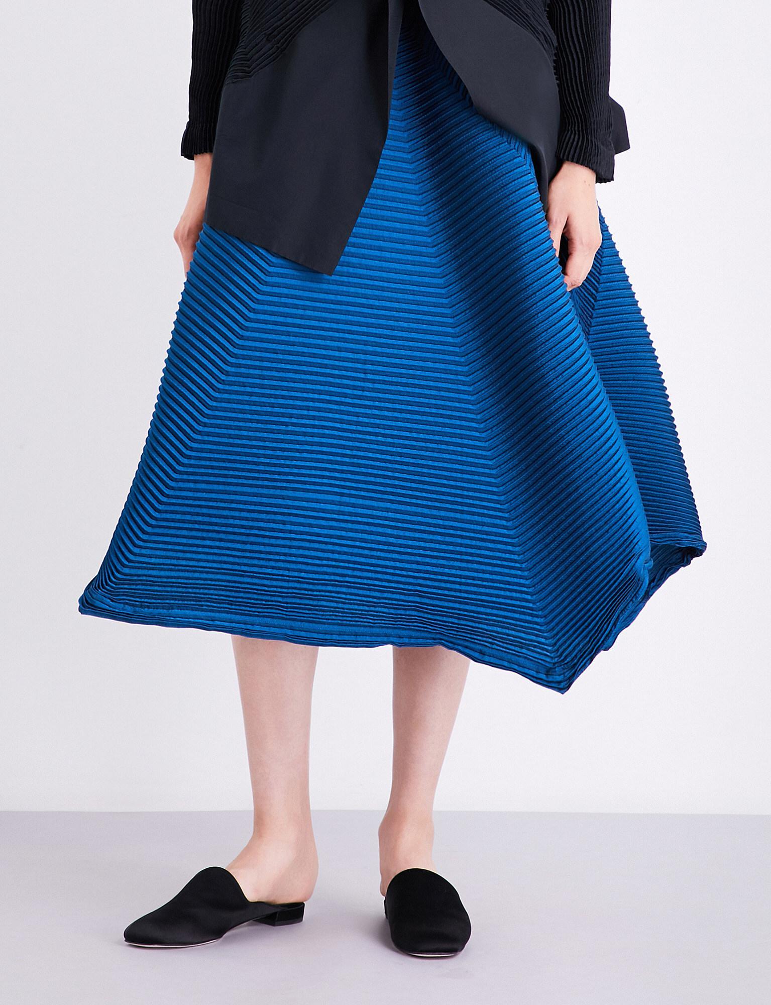 Issey Miyake Blue Polygon Pleat Architectural Avant Garde Skirt.  Approximate original retail $1788 CAD. Elastic waist,  full triangular pleated profile,  side pockets on seam.  Marked size M but since the waist is elastic, can fit about a USA
