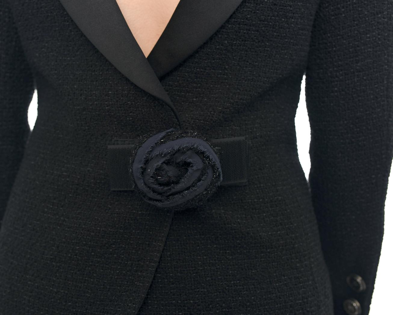 Chanel 17S Black Tweed Jacket with V Back and Satin Collar - 6 4