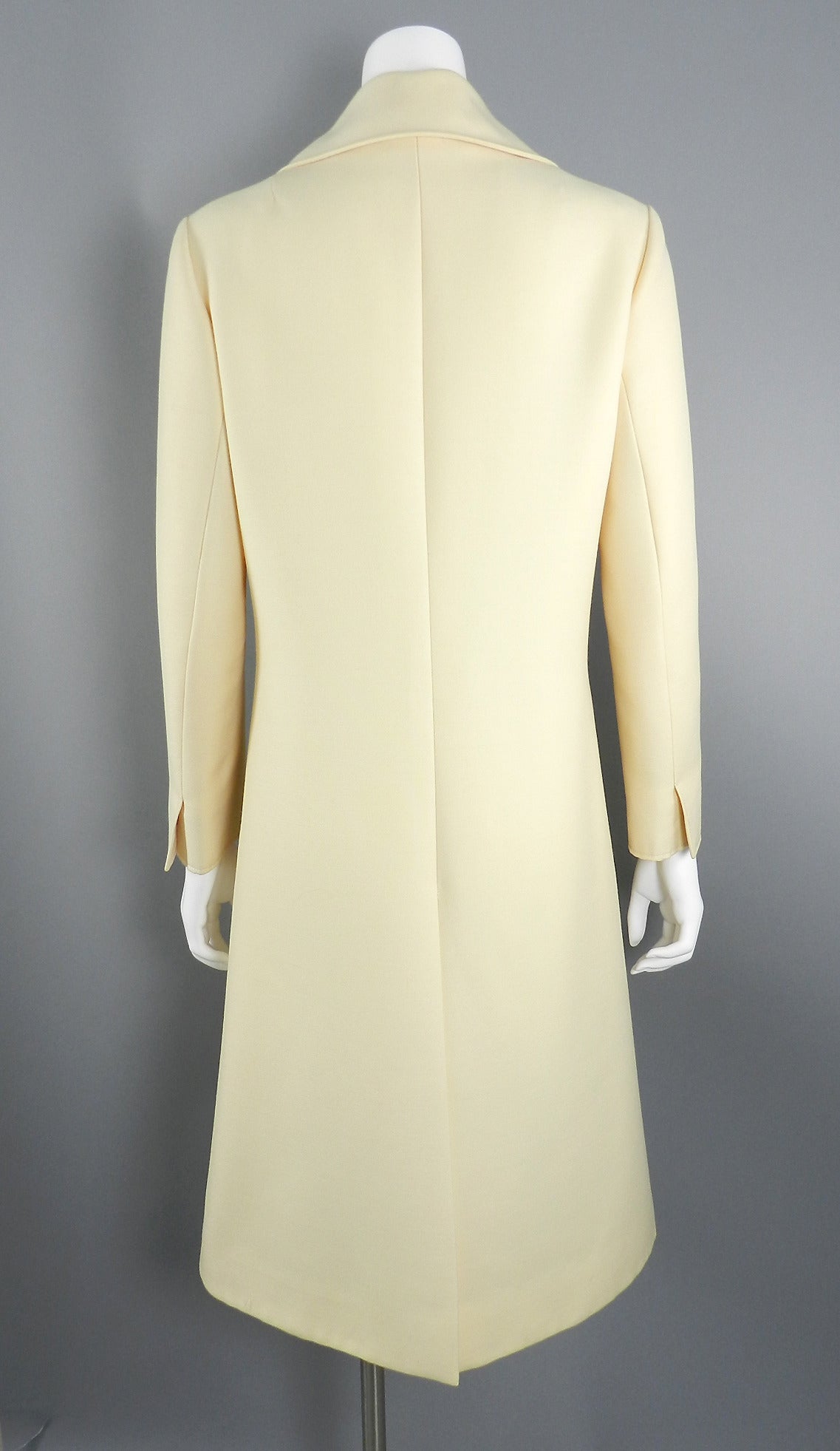 Pierre Cardin Vintage Early 1970's Cream Wool Coat In Excellent Condition In Toronto, ON