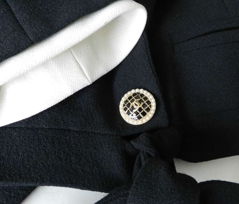 Chanel 07P Black Crop Jacket with White Trim In Excellent Condition In Toronto, ON