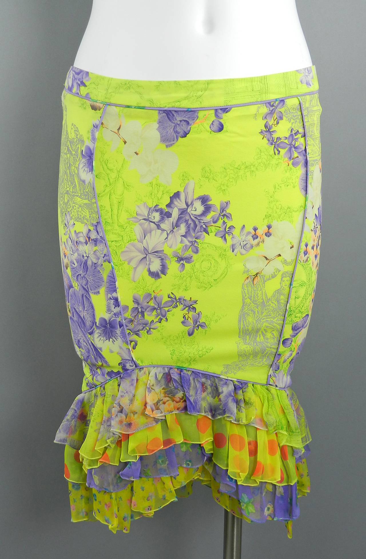 Gianni Versace yellow and lilac purple silk skirt with ruffle hem. Circa 2004. Tagged size IT 42. Measures maximum 36/37
