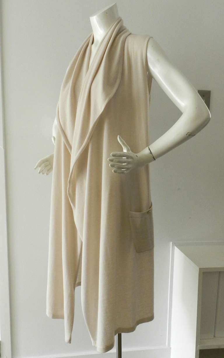 Chanel 09P Beige Cashmere Knit Vest In Excellent Condition In Toronto, ON