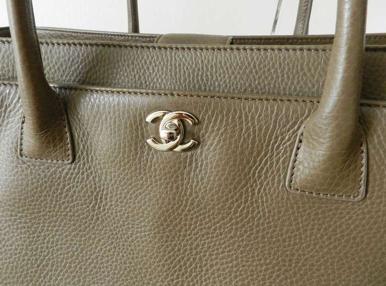 Chanel Cerf Tote Bag XL In Excellent Condition In Toronto, ON