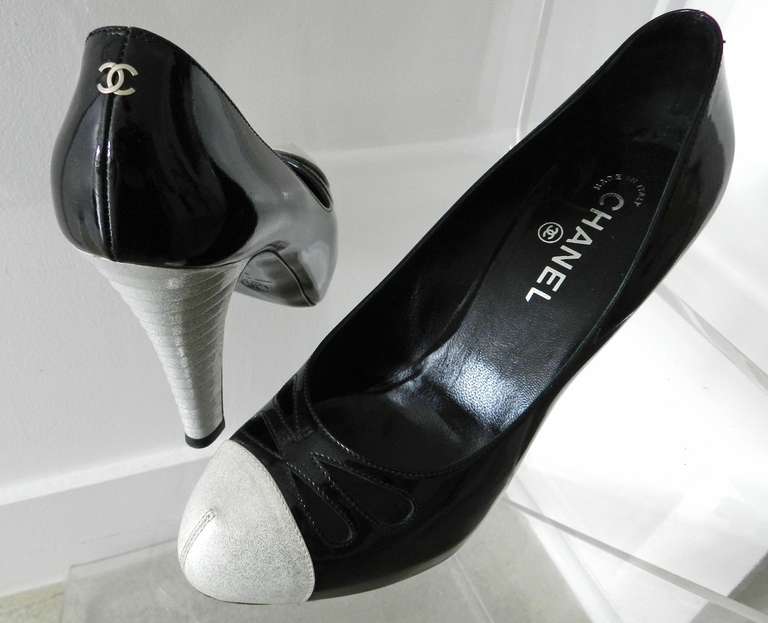 Chanel Black Patent and White Shimmer Heel Shoes In Excellent Condition In Toronto, ON