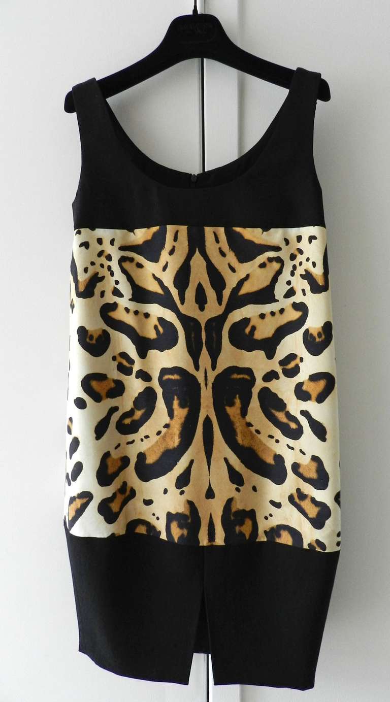 Giambattista Vali black and leopard pattern silk shift dress. Excellent unworn condition - fabric is crisp and clean. 100% silk, and feels like linen. Zippers up at centre back, sleeveless, and vent at front hem. Tagged size XS - IT 40 (USA 2) to