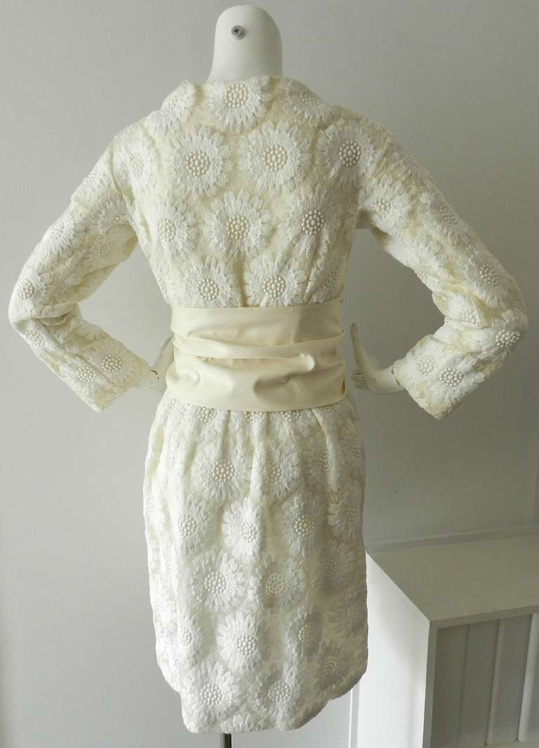 Giambattista Vali Off White Embroidered Dress In Excellent Condition In Toronto, ON