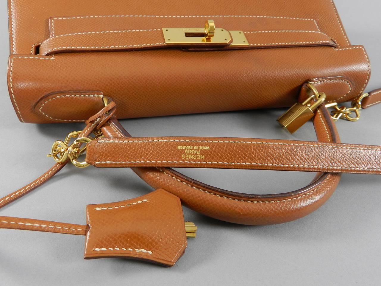 Hermes Tan Kelly 28 cm Gold Hardware - 1991 In Excellent Condition In Toronto, ON