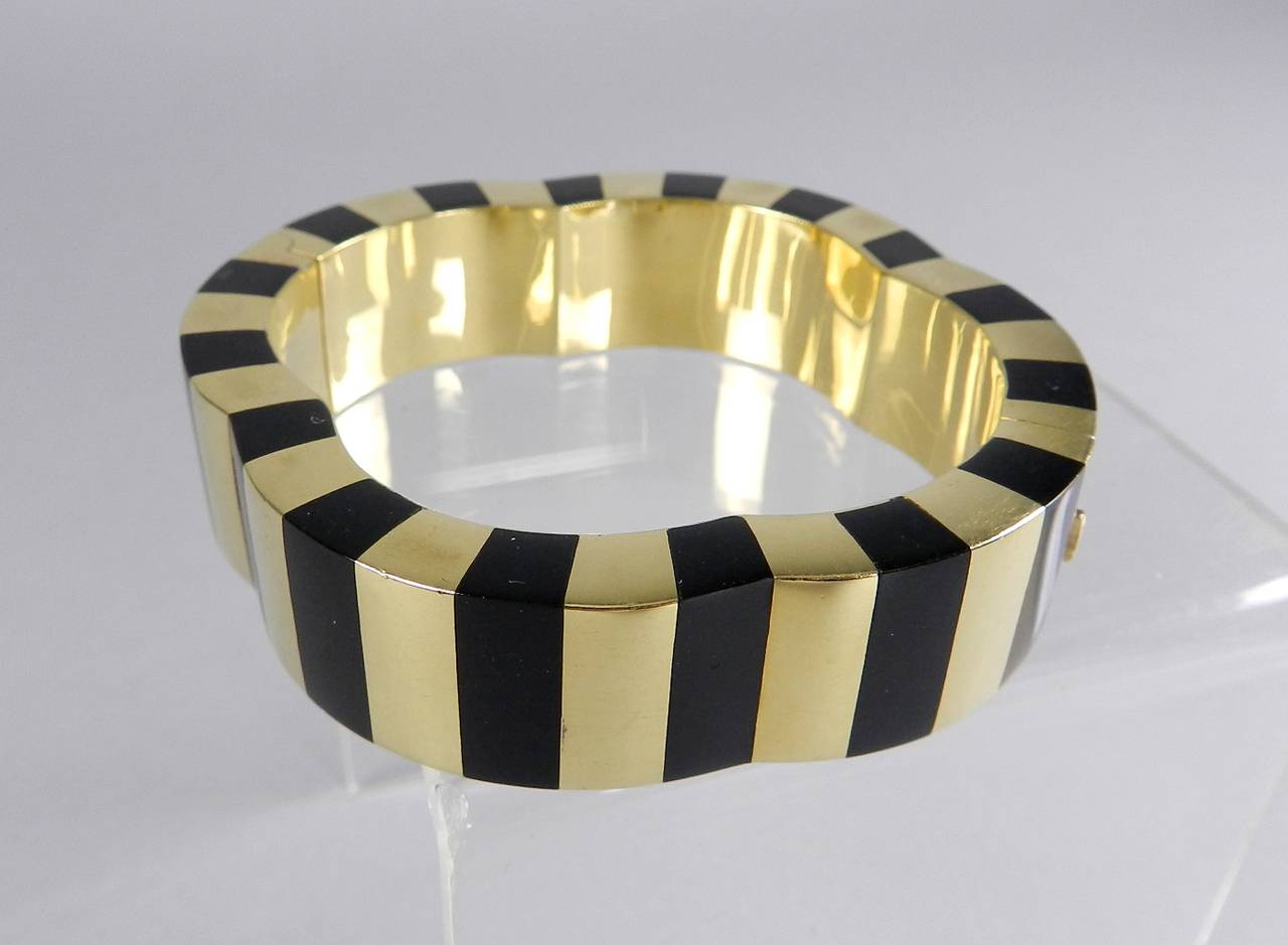 Angela Cummings 18k yellow gold and onyx hinged bangle bracelet. She designed jewelry at Tiffany and Co. from 1969 to 1984.  This bracelet is hallmarked 