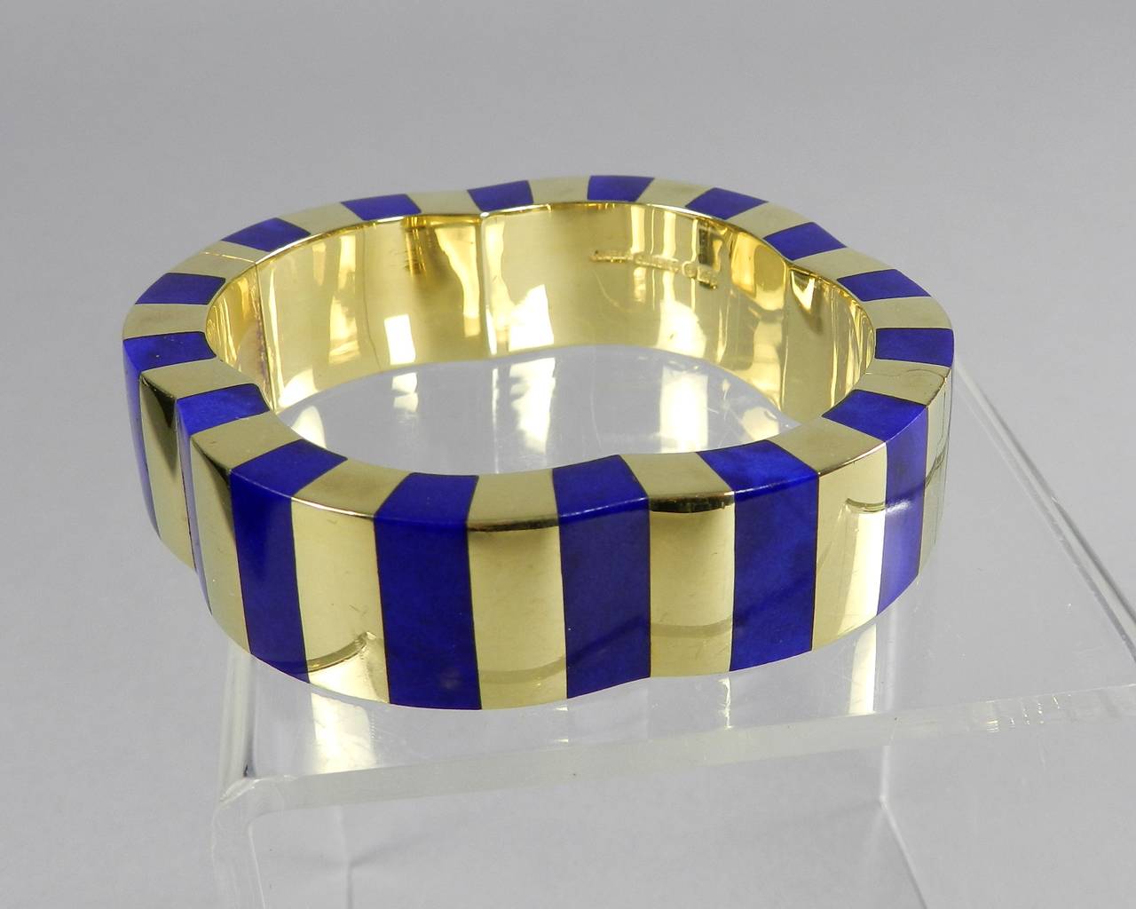 Angela Cummings 18k yellow gold and lapis lazuli hinged bangle bracelet. She designed jewelry at Tiffany and Co. from 1969 to 1984.  This bracelet is hallmarked 