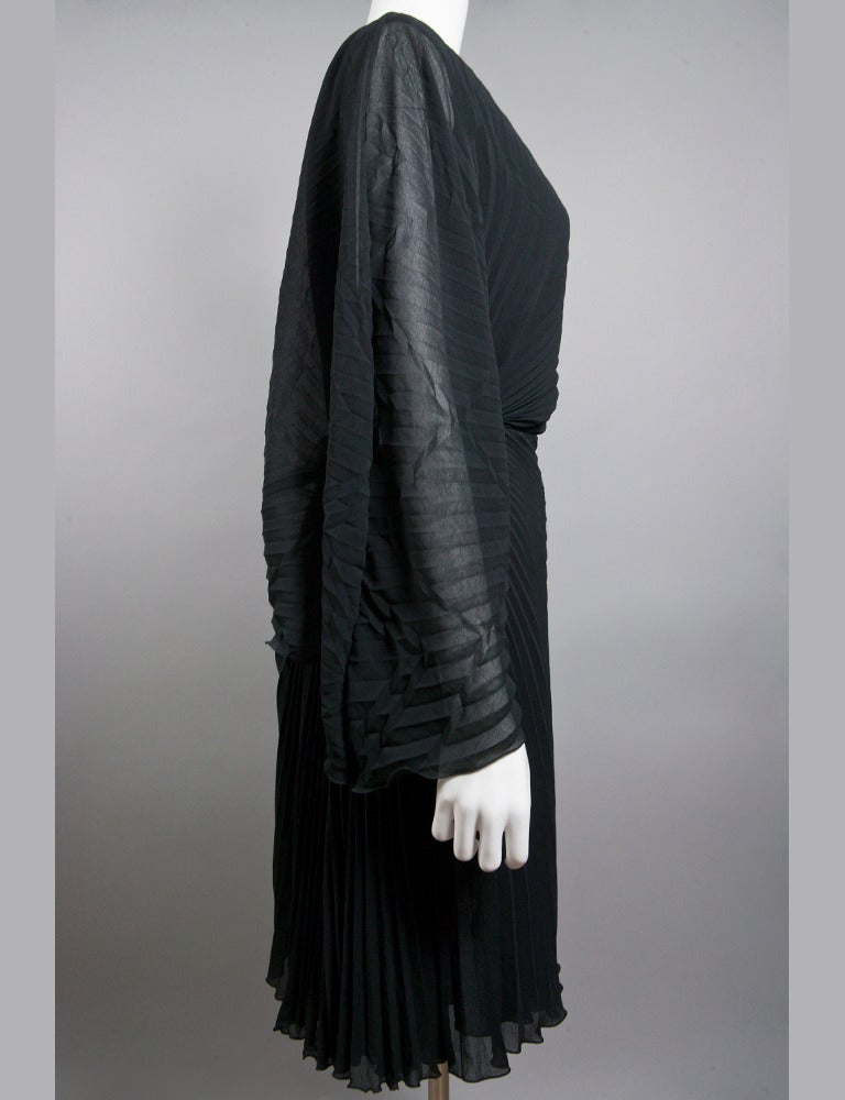 Versace collection black one shoulder Cocktail dress In Excellent Condition In Toronto, ON
