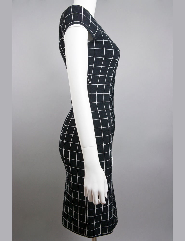 FENDI black and white geometric grid pattern stretch bodycon dress. From the 2012 spring collection. 88% viscose, 12 poly (knit stretch jersey). Tagged size IT 38 (will fit a USA 4). To fit 34