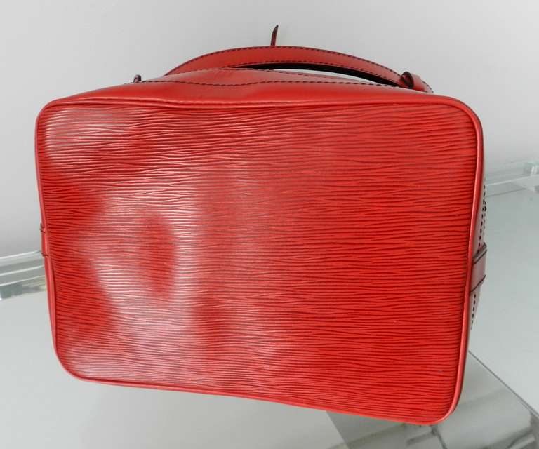 Louis Vuitton Red EPI Noe Bag - Vintage 1988 In Excellent Condition In Toronto, ON