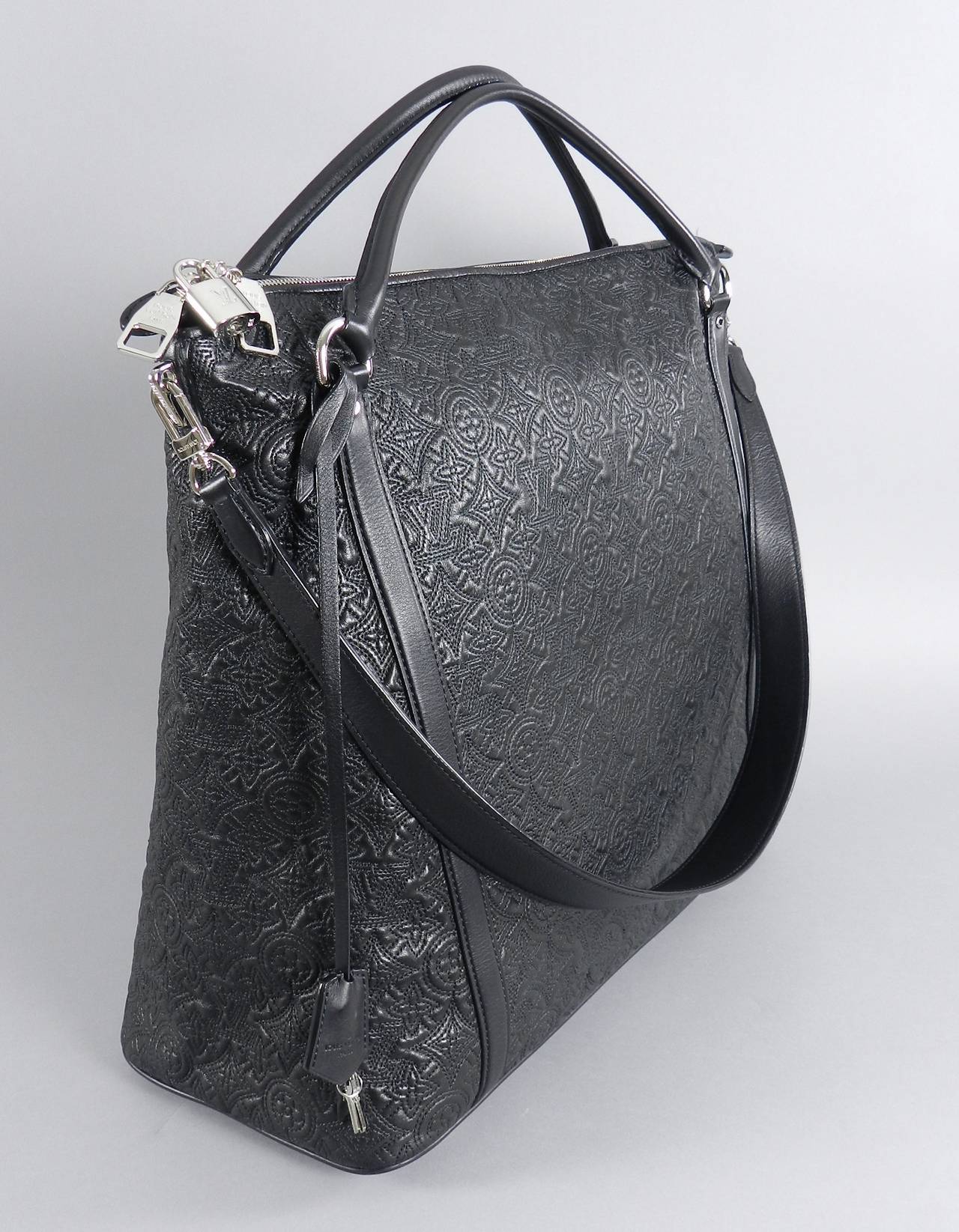 Louis Vuitton Antheia Ixia Monogram GM Bag In Excellent Condition In Toronto, ON