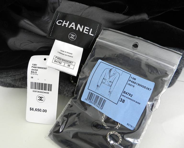 Chanel 2013 Grey Cashmere Jacket Coat with Velvet In New Condition In Toronto, ON