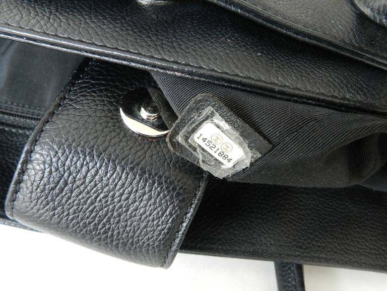 Chanel Cerf tote bag - black with silvertone hardware In Excellent Condition In Toronto, ON