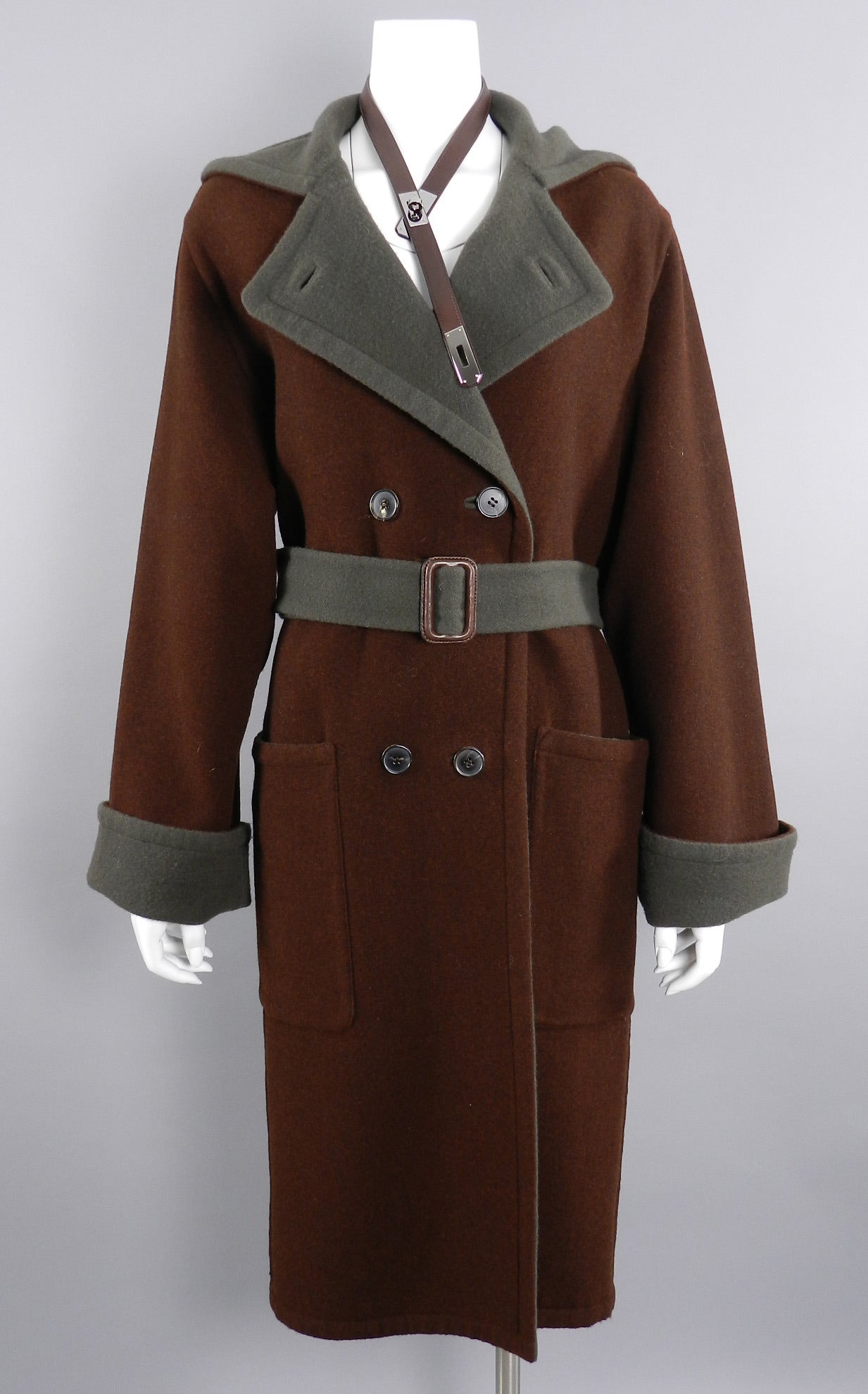 Hermes Brown / Green Reversible Coat with Kelly Collar In Excellent Condition In Toronto, ON