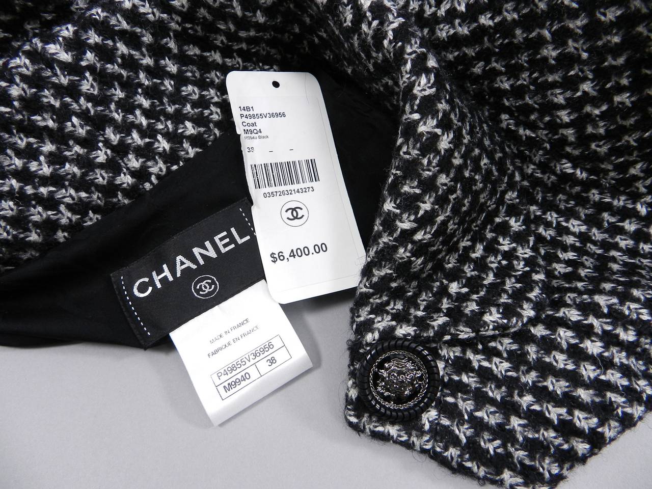 Chanel 14B Black White Houndstooth Wool Coat In Excellent Condition In Toronto, ON