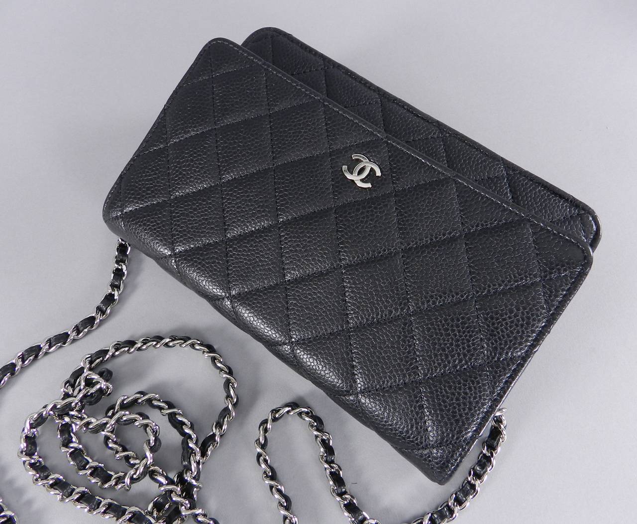 Chanel Black Caviar Wallet on Chain - Silver Hardware In Excellent Condition In Toronto, ON