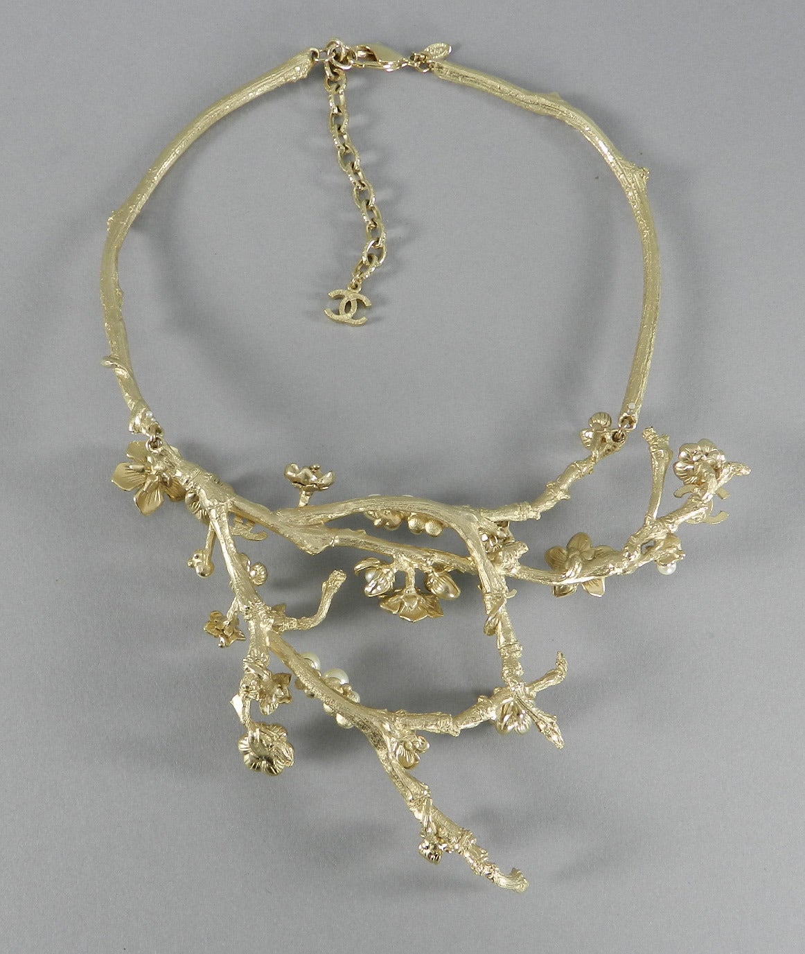 Chanel 10P Runway Gold Branch Twig Necklace with Pearls In Excellent Condition In Toronto, ON