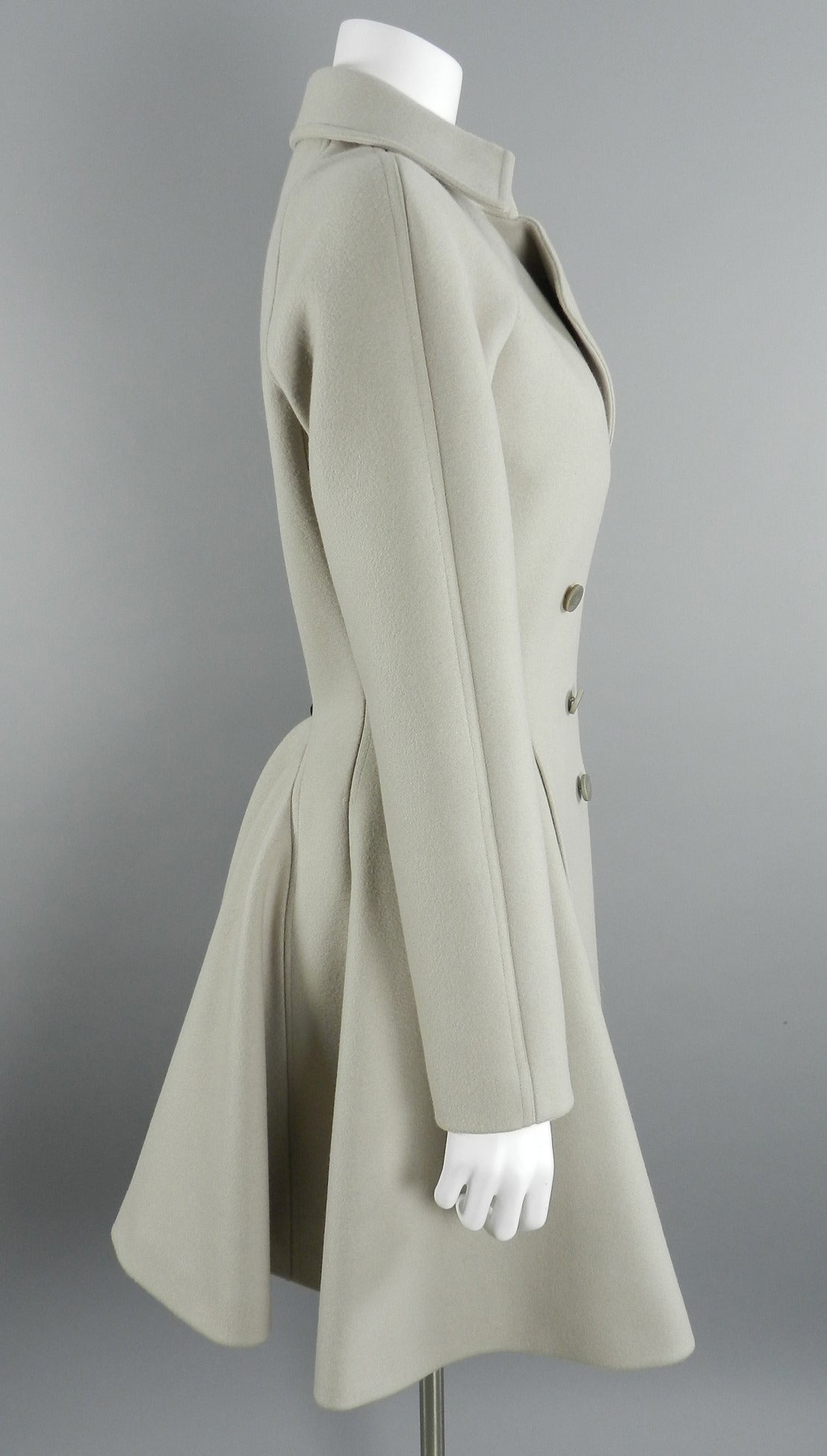 Alaia light dove grey structured wool dress coat. Tagged size FR 42 but since Alaia runs very small, this corresponds to a USA 6. Garment bust measures 38