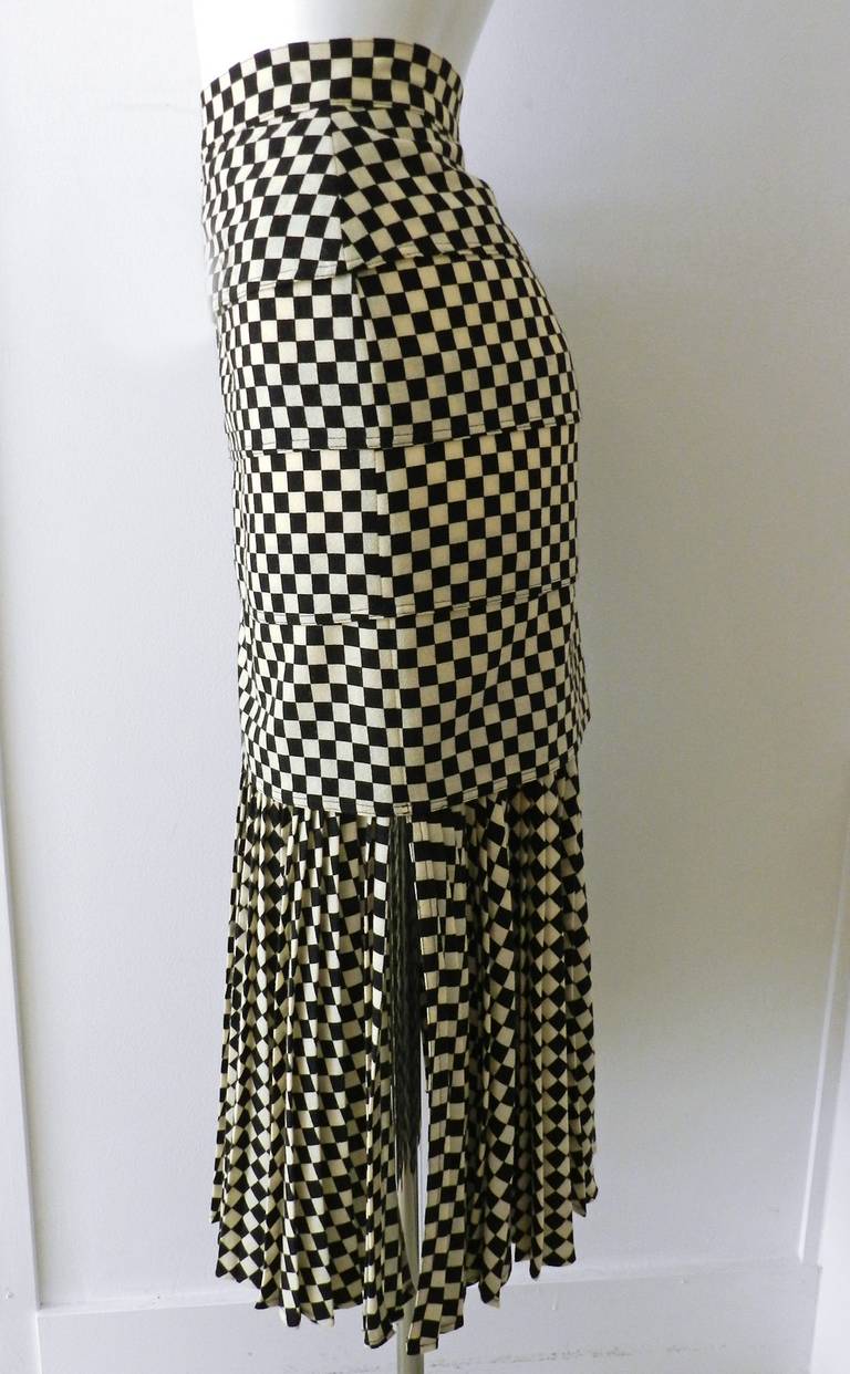 Vintage 1980's Gianni Versace checker skirt. 100% wool. Size IT 42 (USA 4). To fit 28