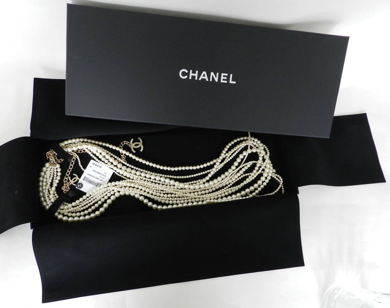 Contemporary Chanel 2014 runway Pearl Lariat Necklace