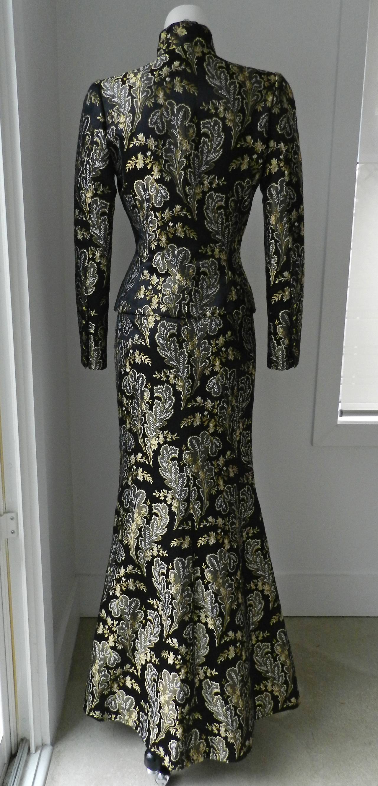 Pierre Balmain Haute Couture Winter 1998-1990 Brocade Suit In Excellent Condition In Toronto, ON