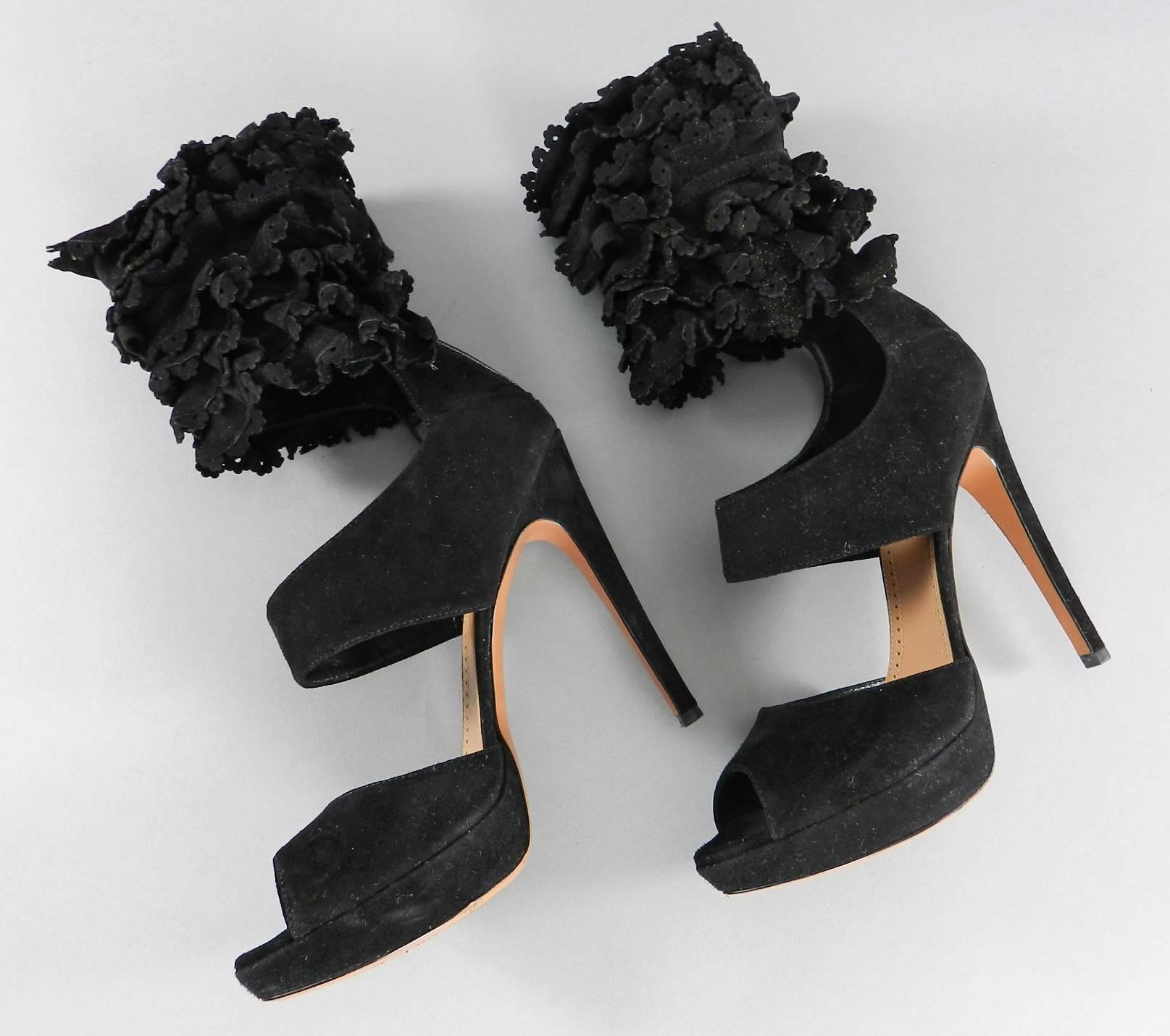 Alaia Black Suede Ruffle Ankle Heels - size 41 In Excellent Condition In Toronto, ON