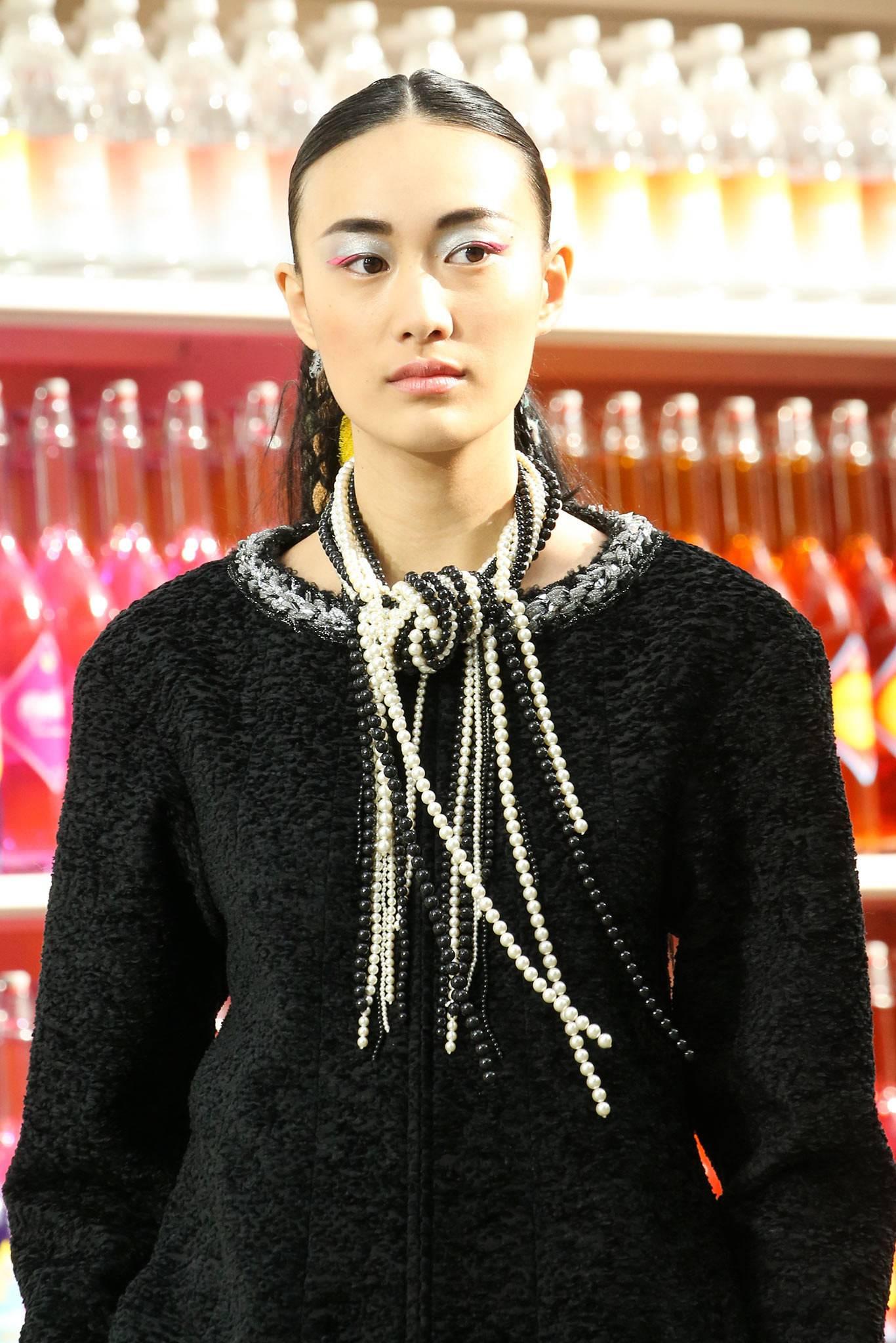 Chanel 14P Runway Black and Pearl Beaded Statement Necklace $10k+ In New Condition In Toronto, ON
