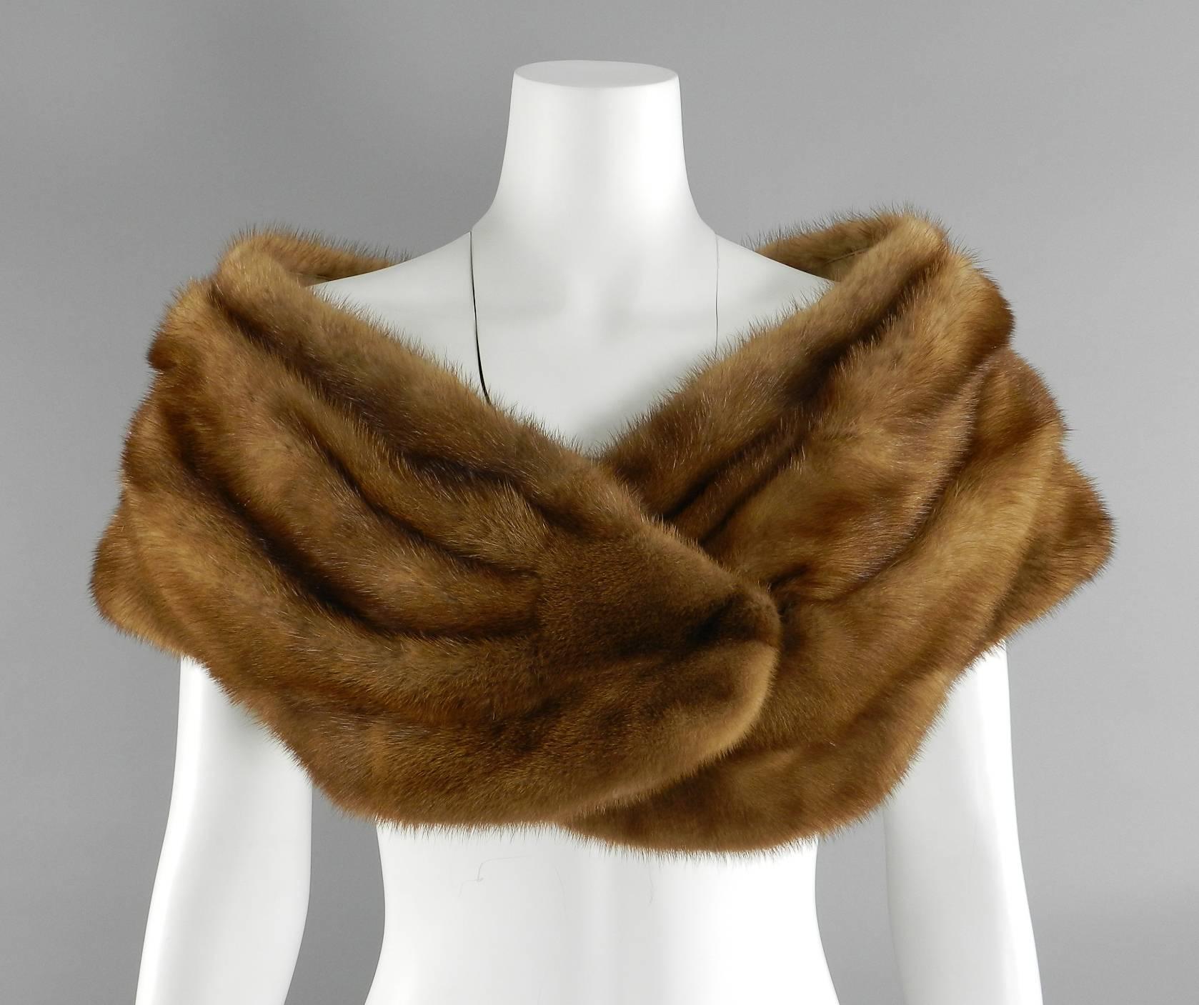 Barneys New York Natural Mink Shawl / Capelet In Excellent Condition In Toronto, ON