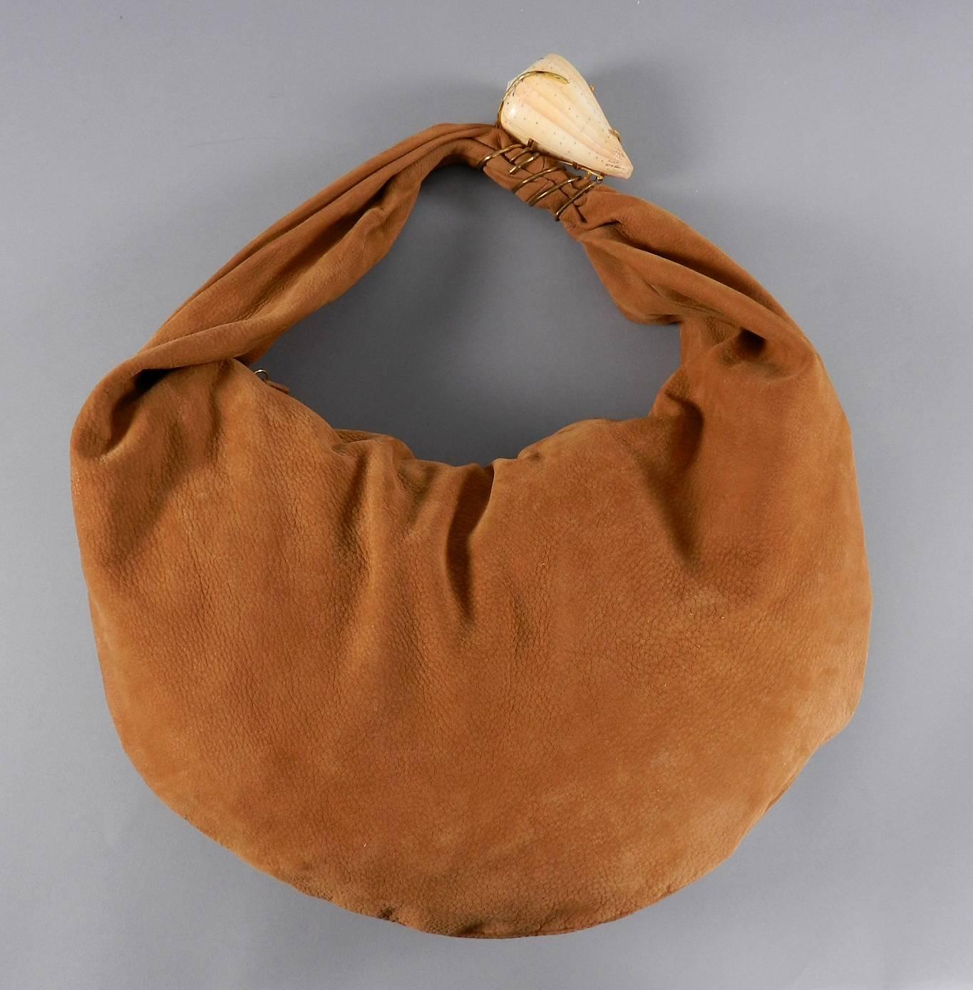 YSL Yves Saint Laurent haute couture label tan leather hobo bag with shell accent.  Excellent condition. Circa late 1990’s. Body of bag measures approximately 16 x 10.5” with a 9” drop.

We ship worldwide.  Canadian residents pay sales tax based
