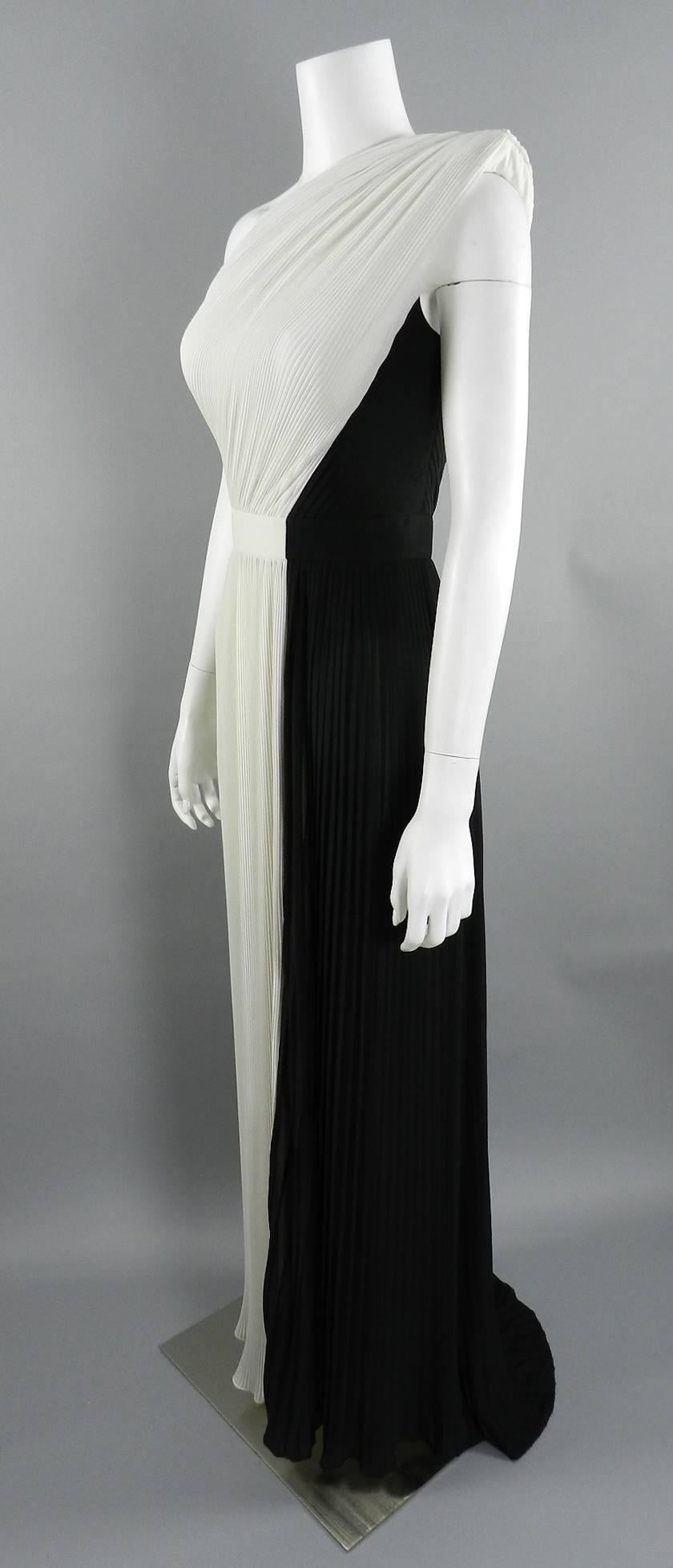 Gray Viktor and Rolf Black White Runway Pleated One Shoulder Gown