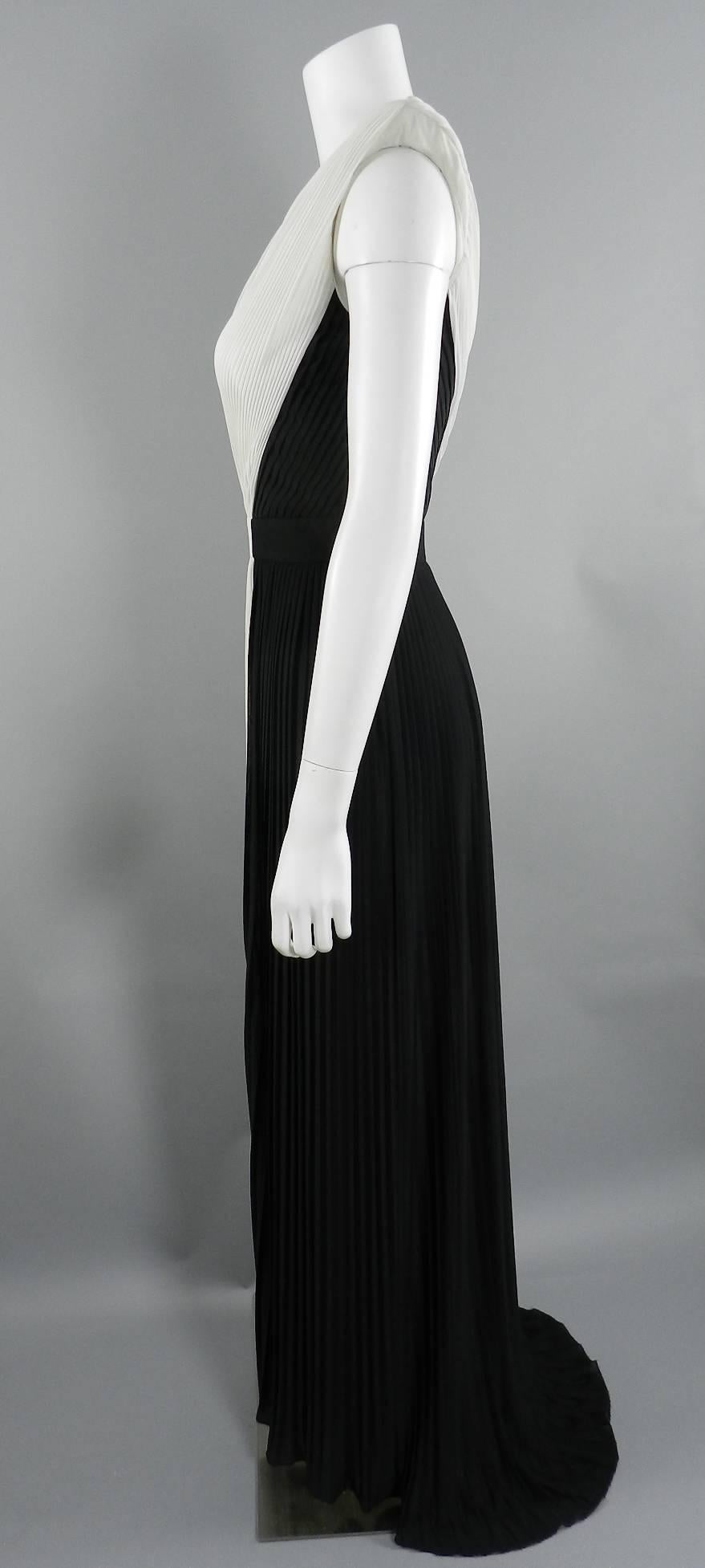 Viktor and Rolf Black White Runway Pleated One Shoulder Gown In Excellent Condition In Toronto, ON