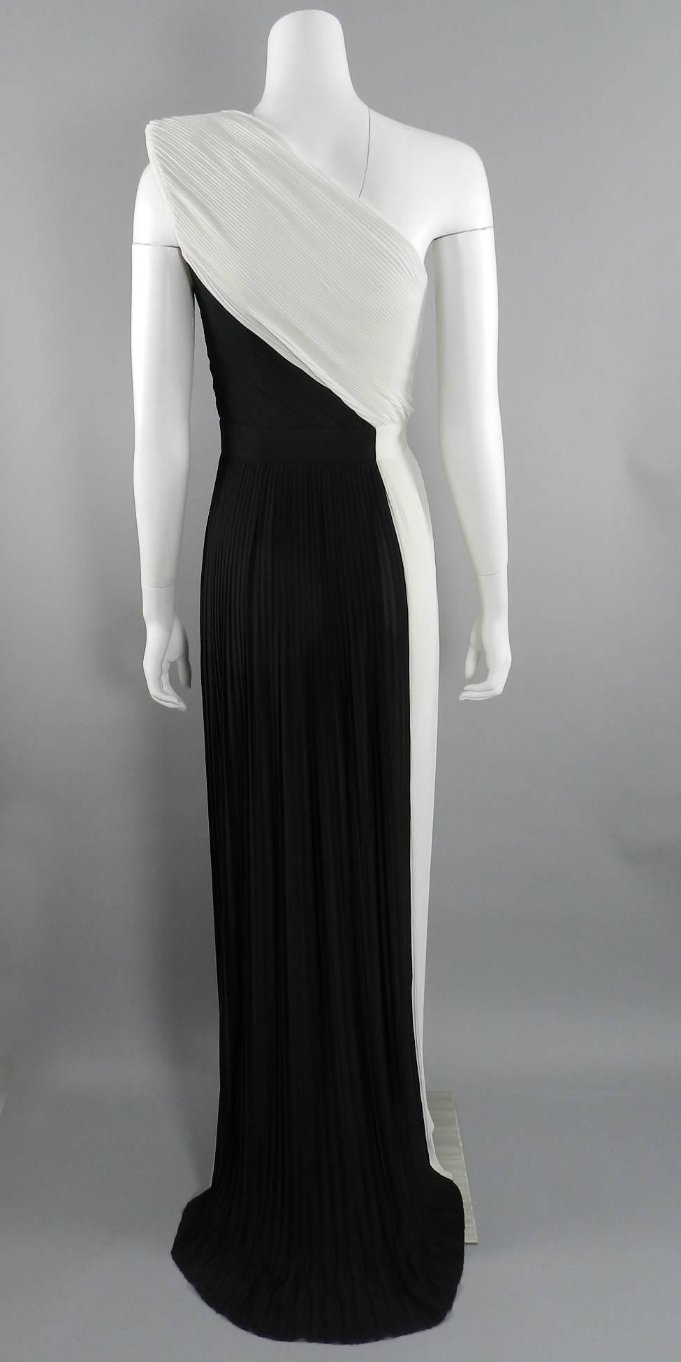 Women's Viktor and Rolf Black White Runway Pleated One Shoulder Gown