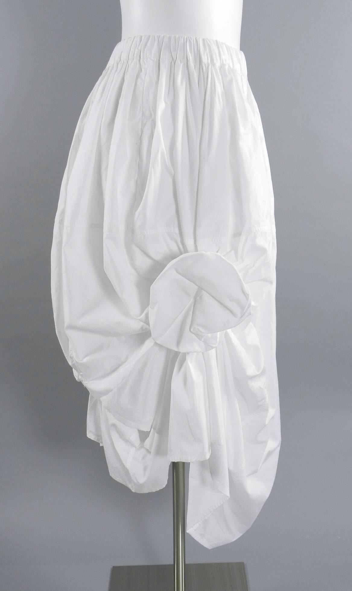 Comme des garçons spring 2003 white cotton skirt with rosettes. Elastic band waist, tulip skirt, rosette details. Excellent pre-owned condition. Tagged size M. Elastic waist is stretchy but best for about 26-30