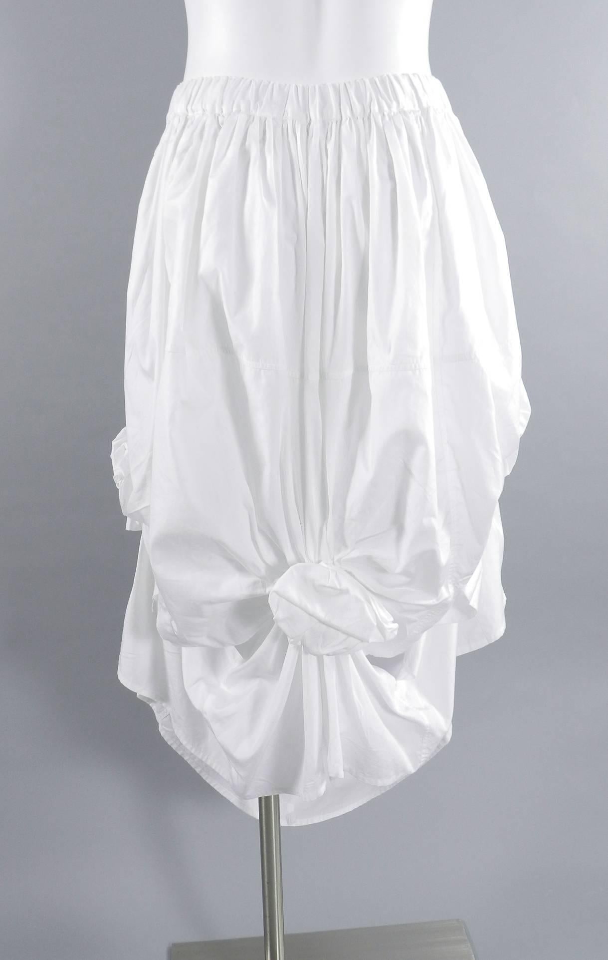 Comme des Garcons White Cotton Skirt with Rosettes In Excellent Condition In Toronto, ON