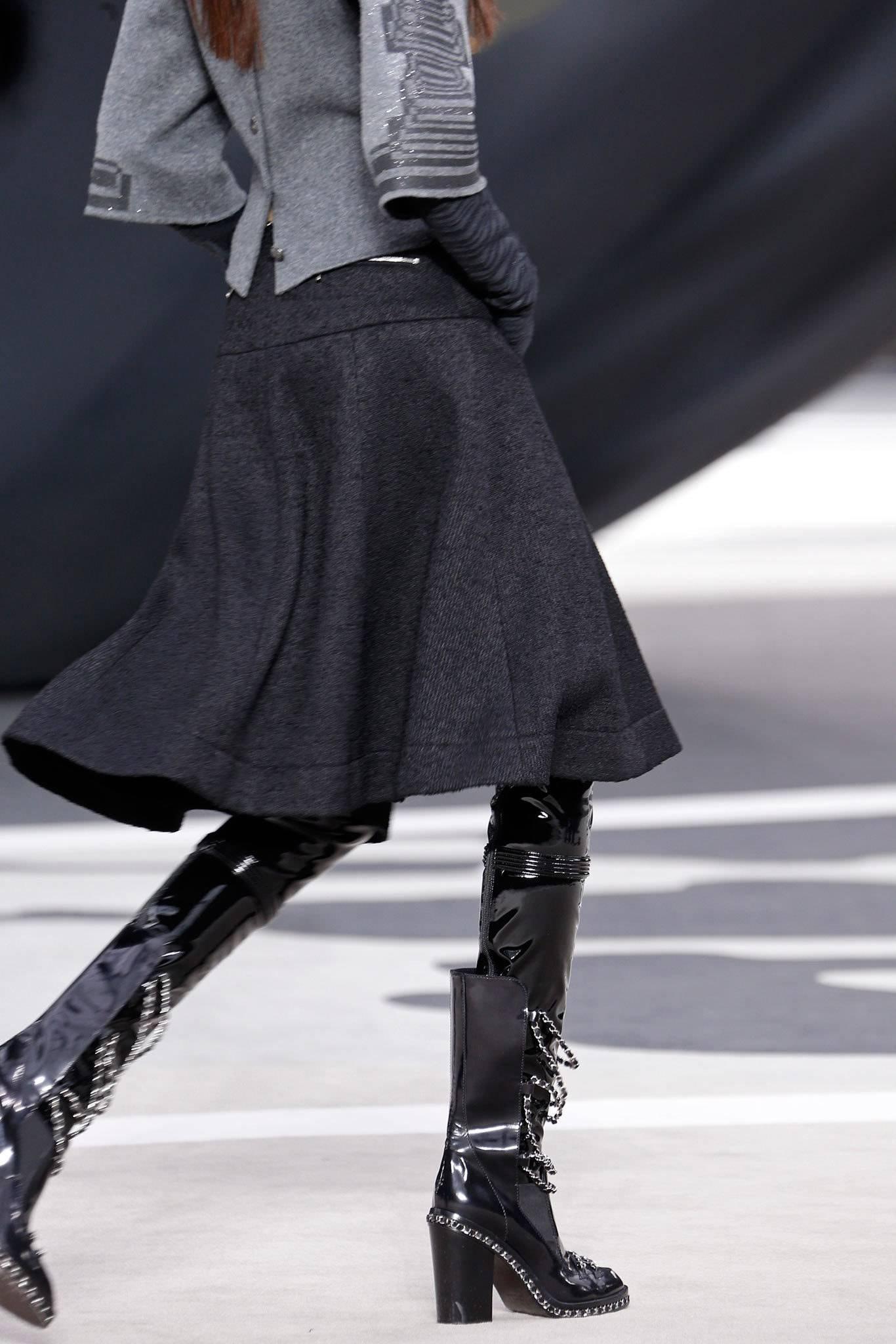 Women's Chanel 13A Black wool Runway Skirt with Silver Zipper Detail