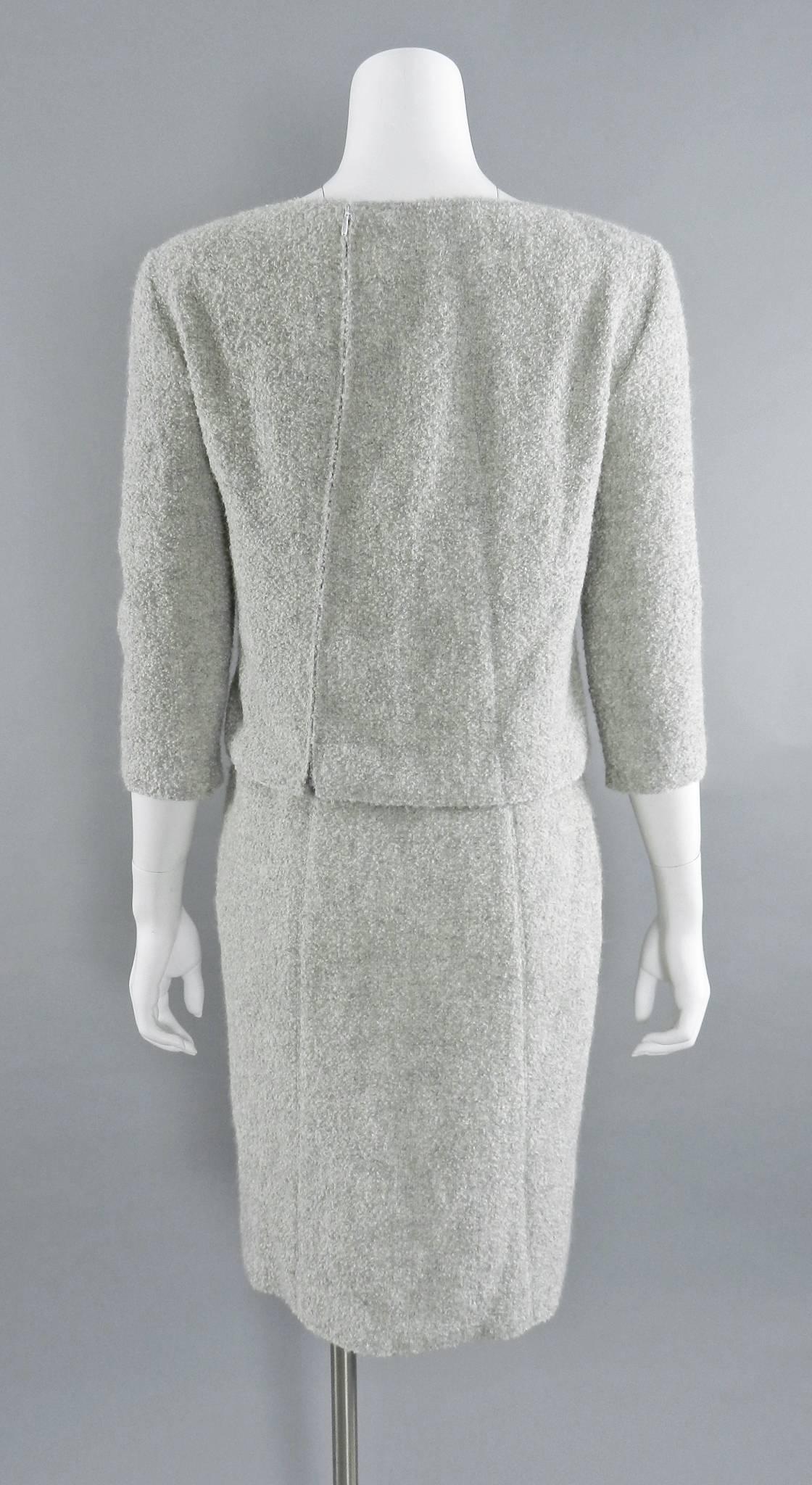 Pierre Balmain Haute Couture by Oscar de la Renta Winter 2000 Grey Skirt Suit In Excellent Condition In Toronto, ON