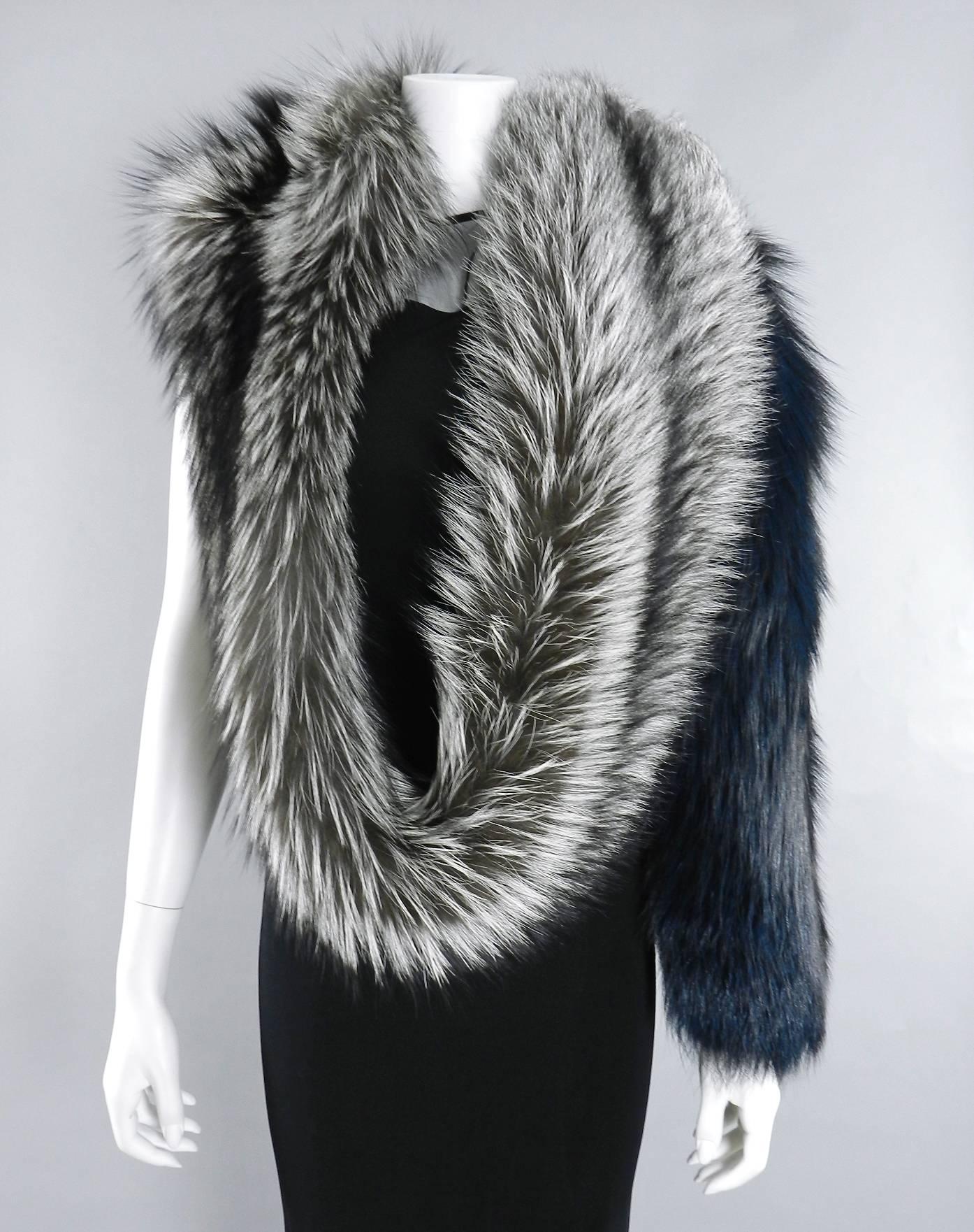 Lanvin fall 2010 Silver fox fur scarf / stole with 1 sleeve In Excellent Condition In Toronto, ON