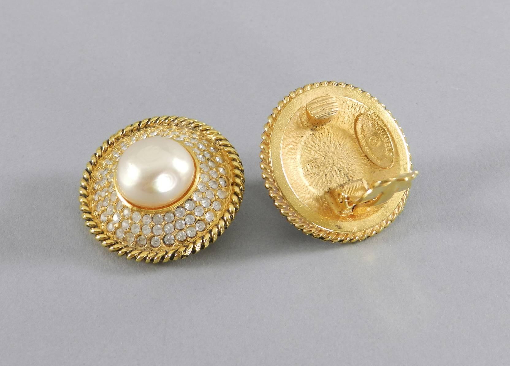 CHANEL vintage 1980's Pearl and Rhinestone button Clip on Earrings In Excellent Condition In Toronto, ON