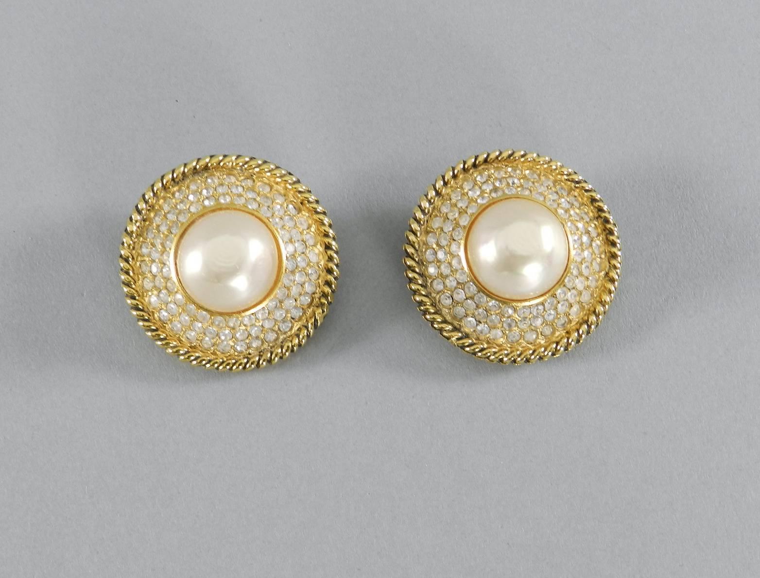 CHANEL vintage 1980's Pearl and Rhinestone button Clip on Earrings 1