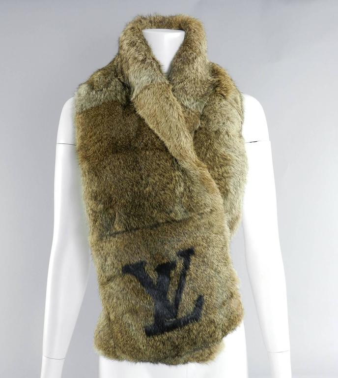 LOUIS VUITTON Rex en Lapin Rabbit Fur LV Stole 22896