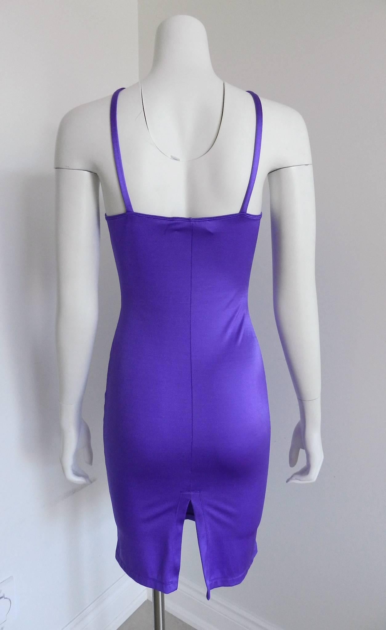 Versus by Gianni Versace Vintage Spring 1994 Electric purple Bodycon Dress In Excellent Condition In Toronto, ON