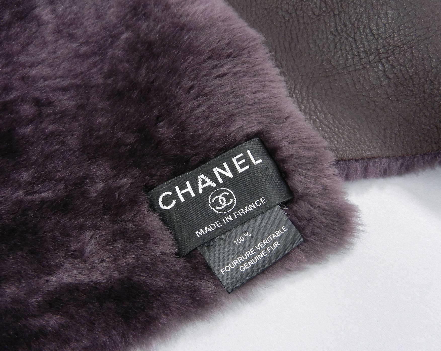 Chanel Purple Shearling Scarf In Excellent Condition In Toronto, ON